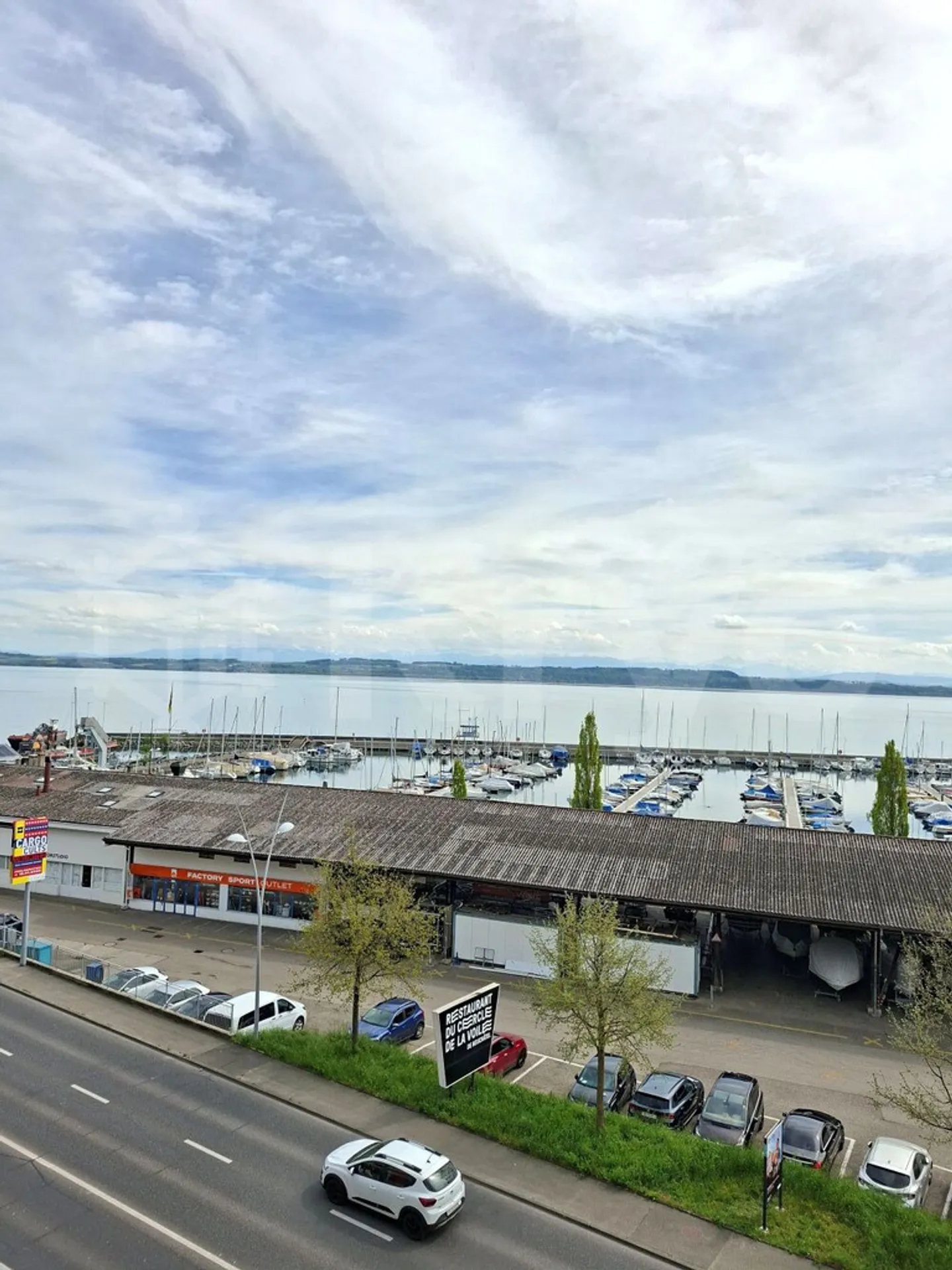 NICE 4 ROOMS 90 M2 BALCONY WITH LAKE VIEW WITHOUT ELEVATOR - Photo 4 of 8