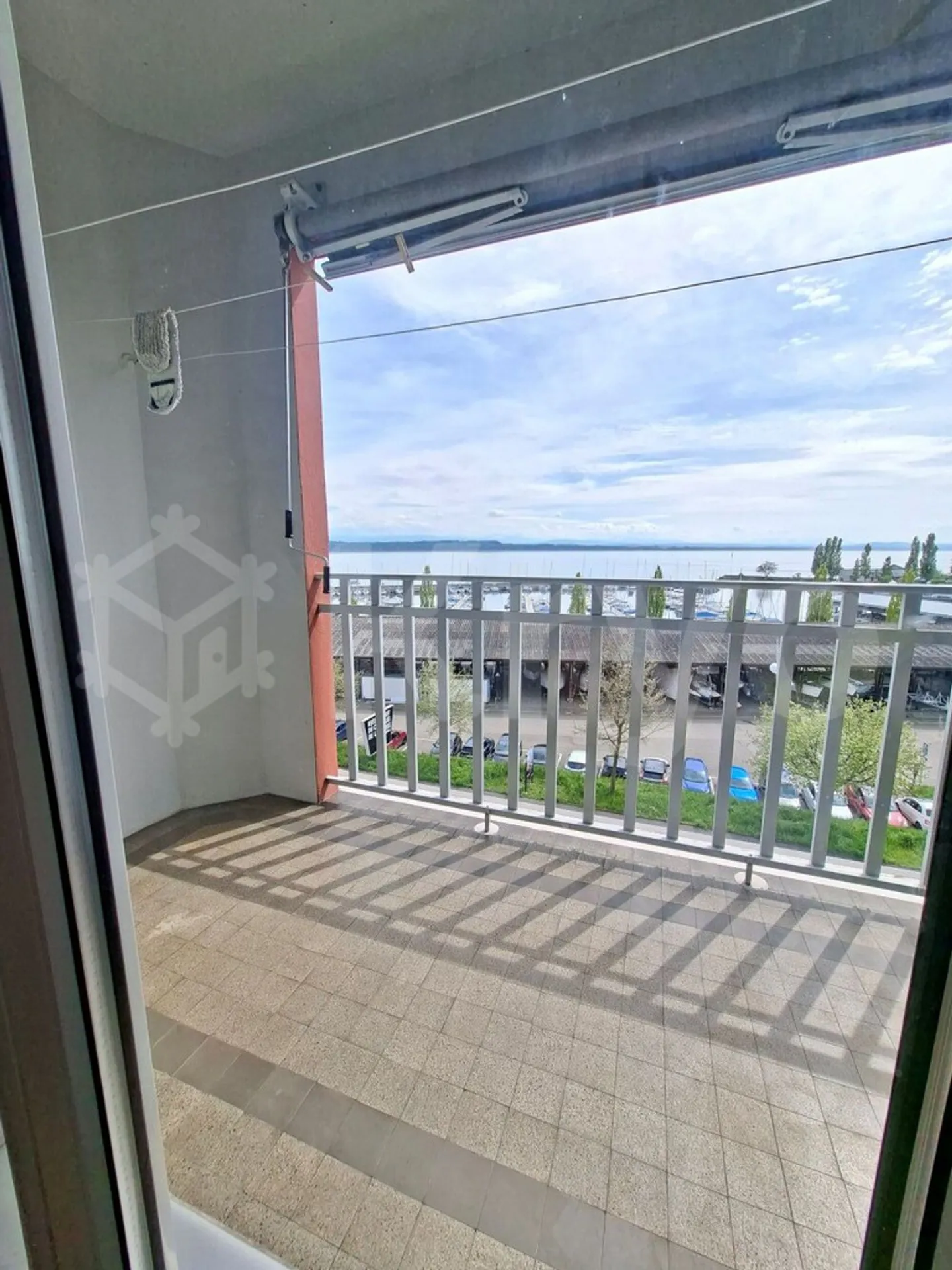 NICE 4 ROOMS 90 M2 BALCONY WITH LAKE VIEW WITHOUT ELEVATOR - Photo 5 of 8