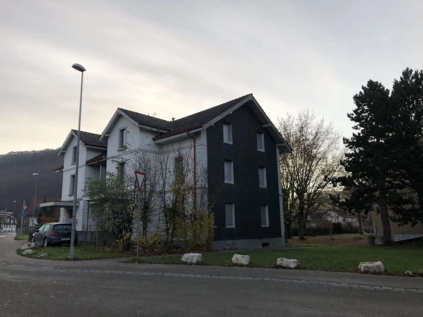 Appartamento 2.5 locali, 2° piano, spazi ampi senza balcone - Foto 1 di 13