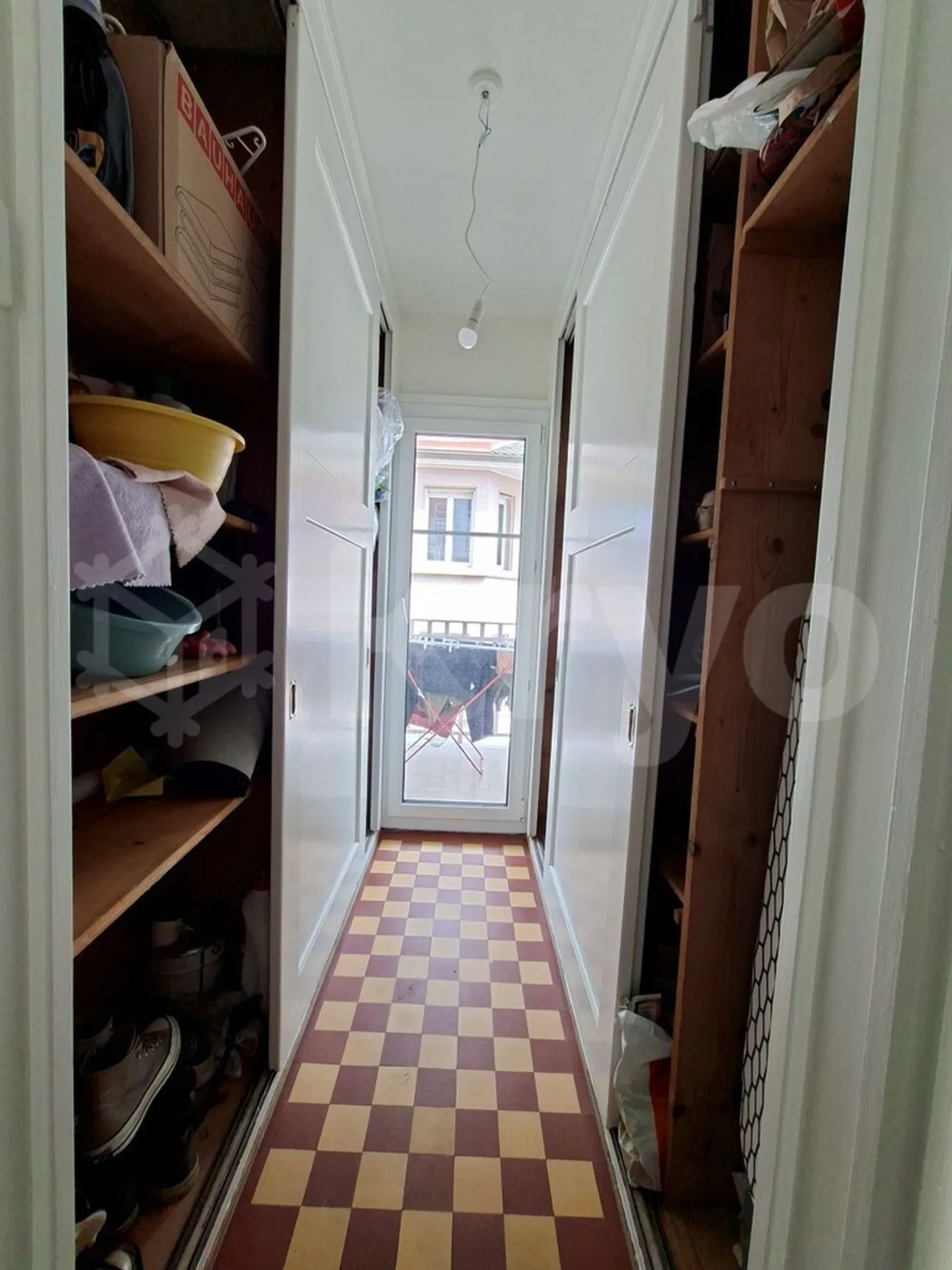 NICE 4 ROOMS 90 M2 BALCONY WITH LAKE VIEW WITHOUT ELEVATOR - Photo 7 of 8