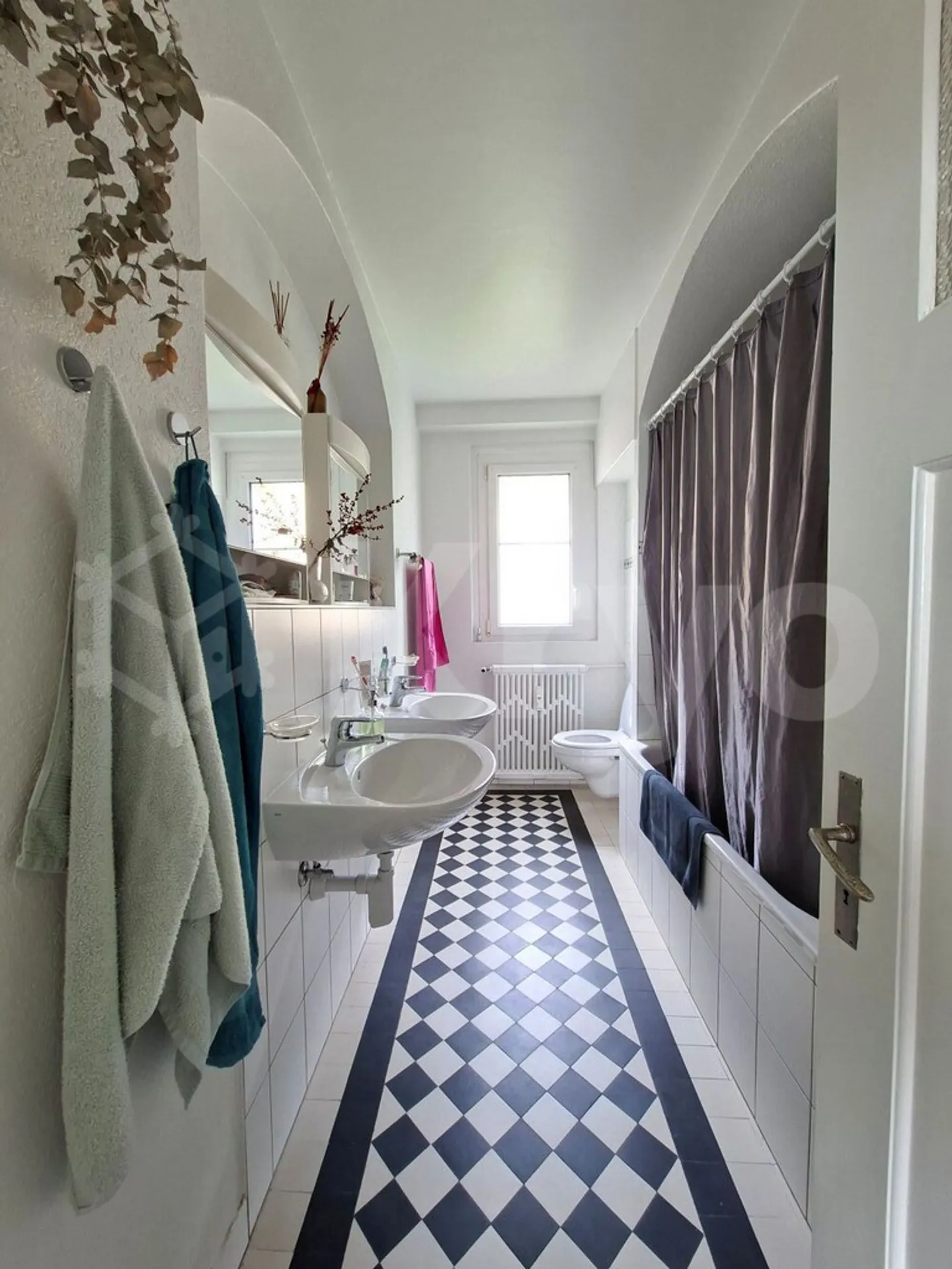 NICE 4 ROOMS 90 M2 BALCONY WITH LAKE VIEW WITHOUT ELEVATOR - Photo 8 of 8