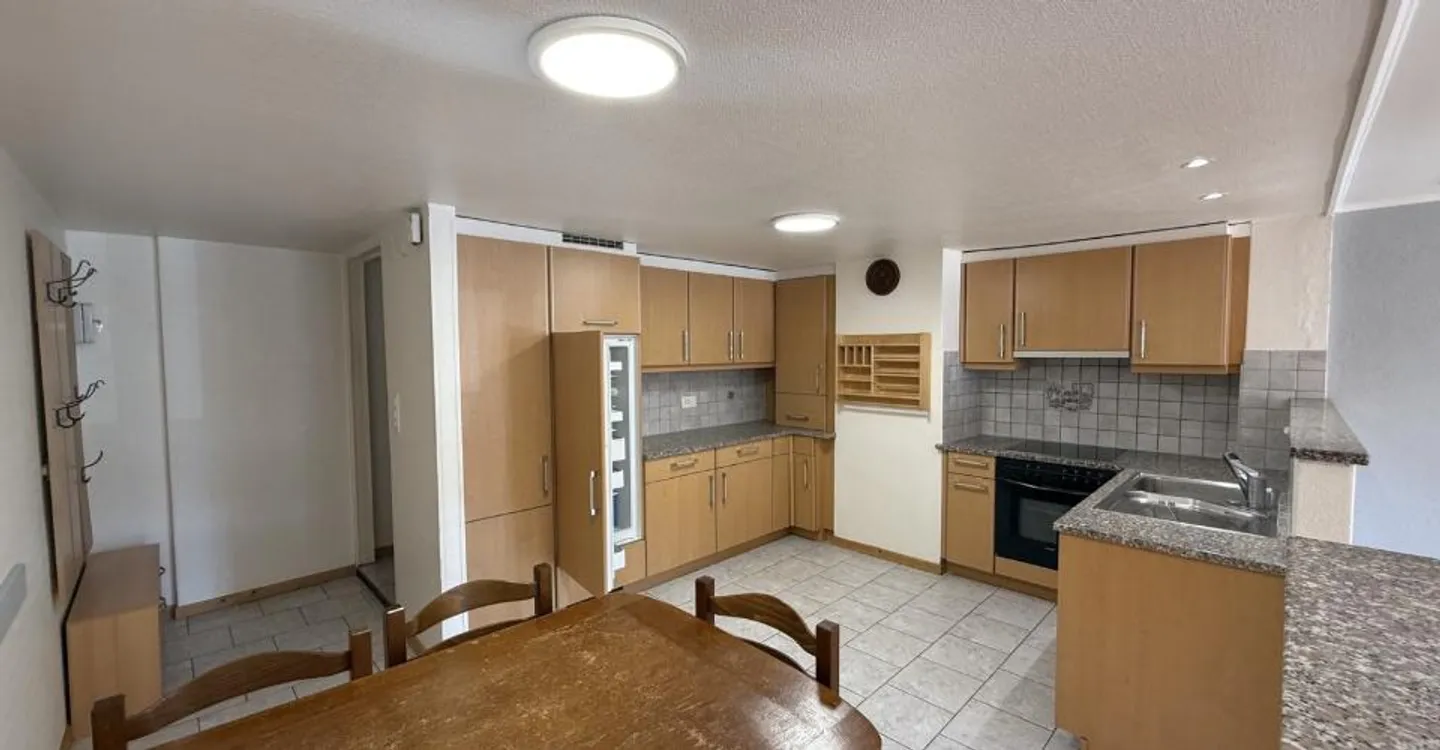 Large 3.5 room apartment on the upper ground floor - Photo 2 of 7