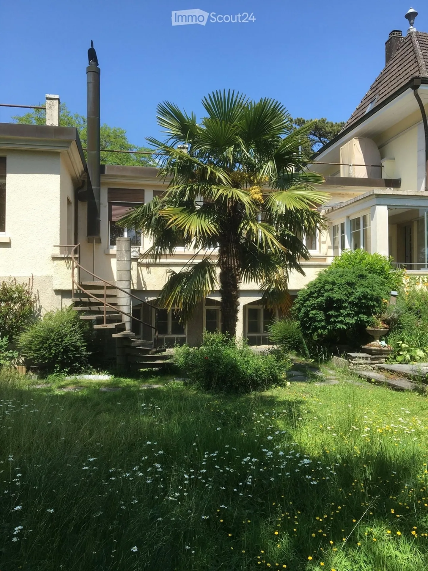 Charmante maison de ville de 4,5 pièces avec jardin à Nidau - Photo 2 sur 13