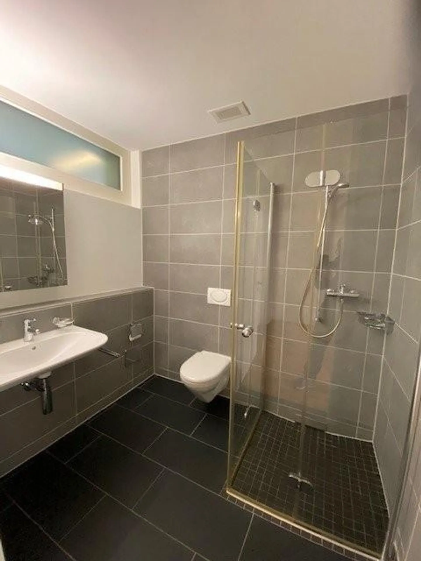 Modern 2.5 room apartment near city center and public transport - Photo 8 of 8