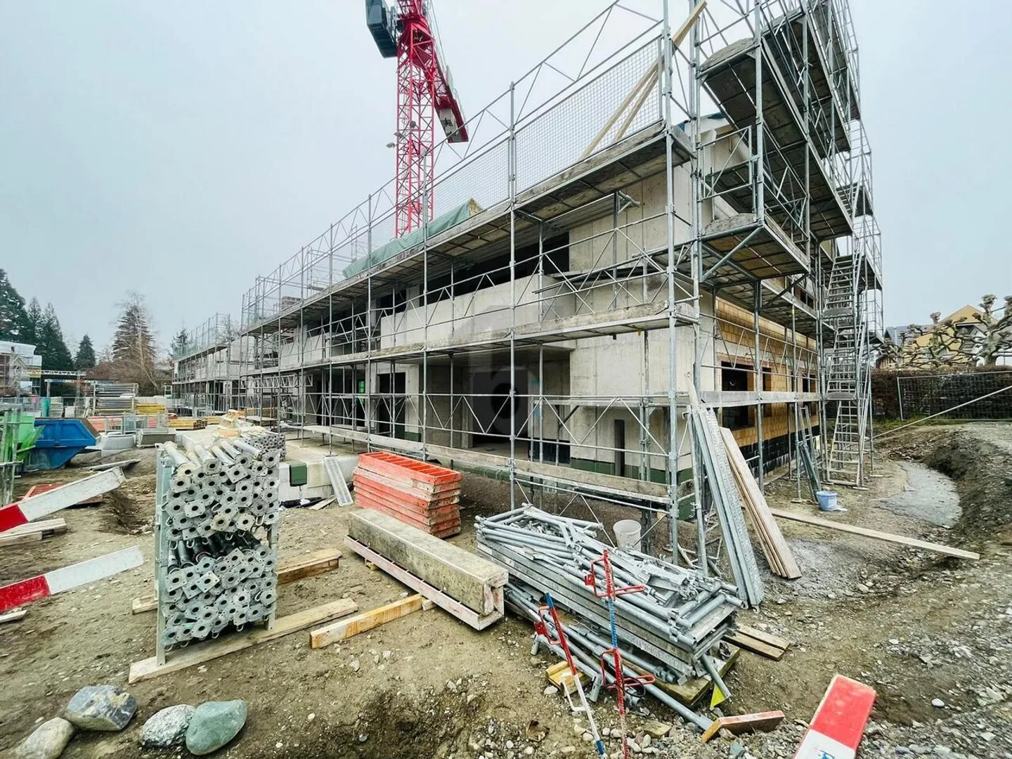 NOUVEAU BÂTIMENT DE HAUTE QUALITÉ AVEC ESPACE DE JARDIN - Photo 1 sur 6