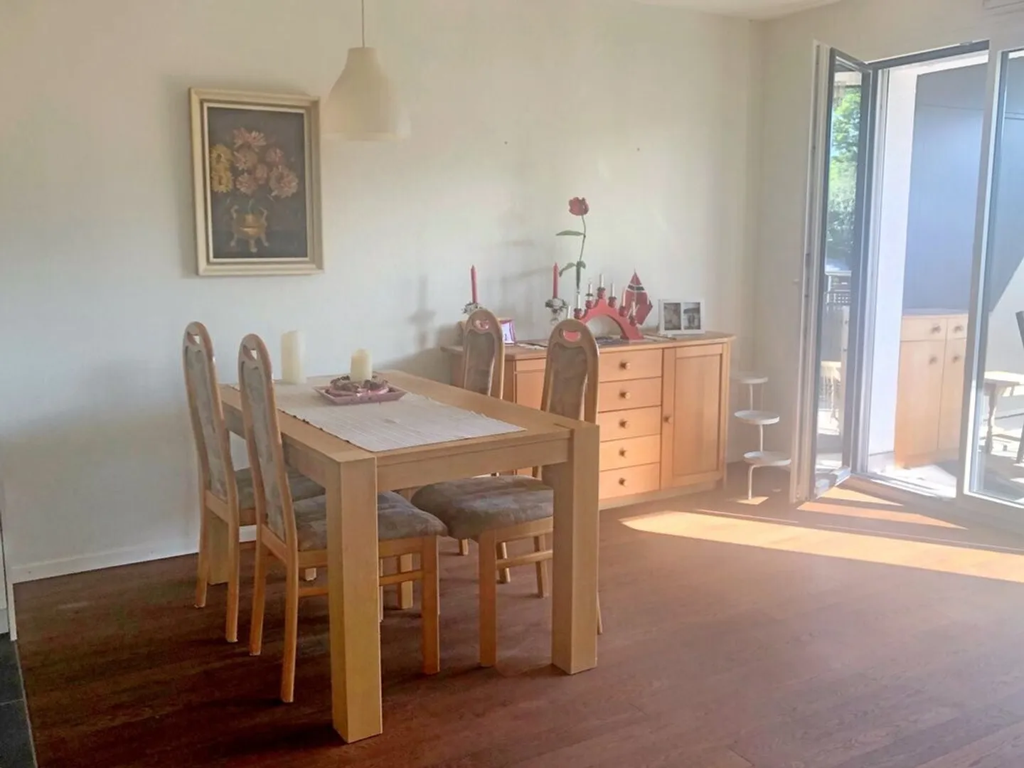 Beautiful living in a quiet residential area - Photo 2 of 10