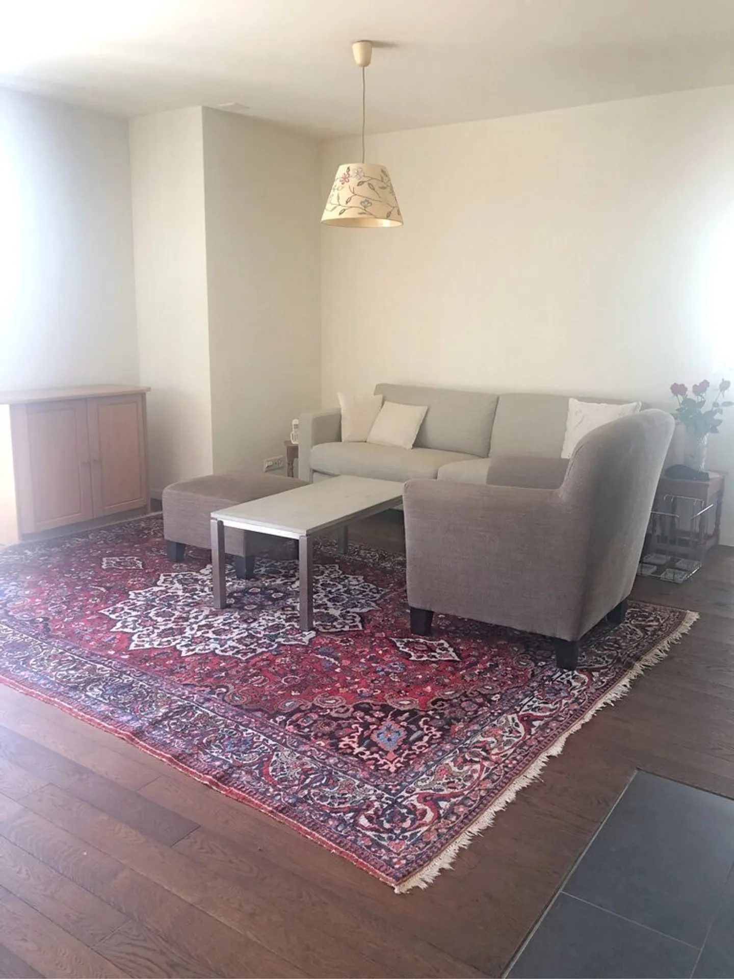 Beautiful living in a quiet residential area - Photo 3 of 10