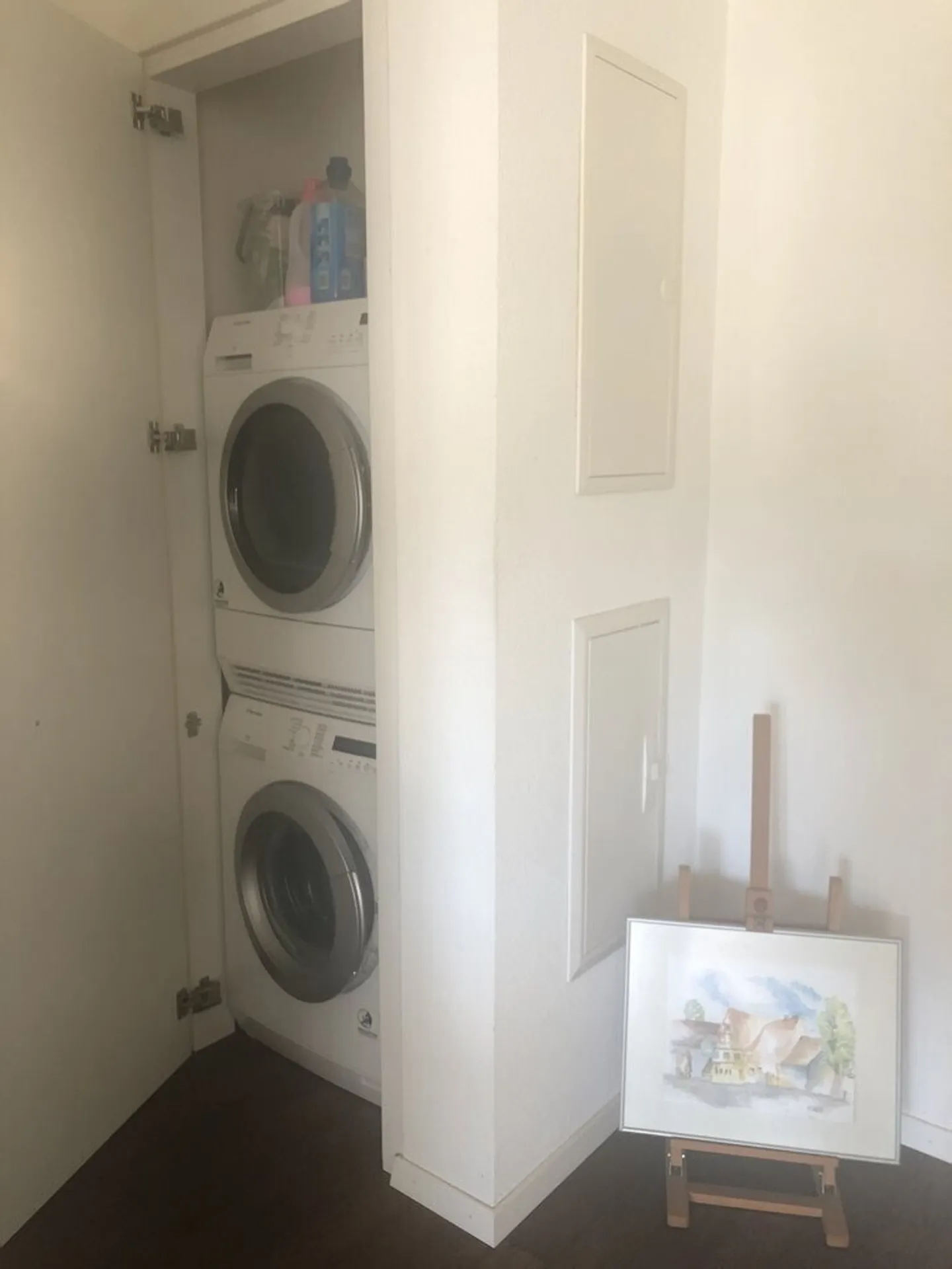 Beautiful living in a quiet residential area - Photo 8 of 10