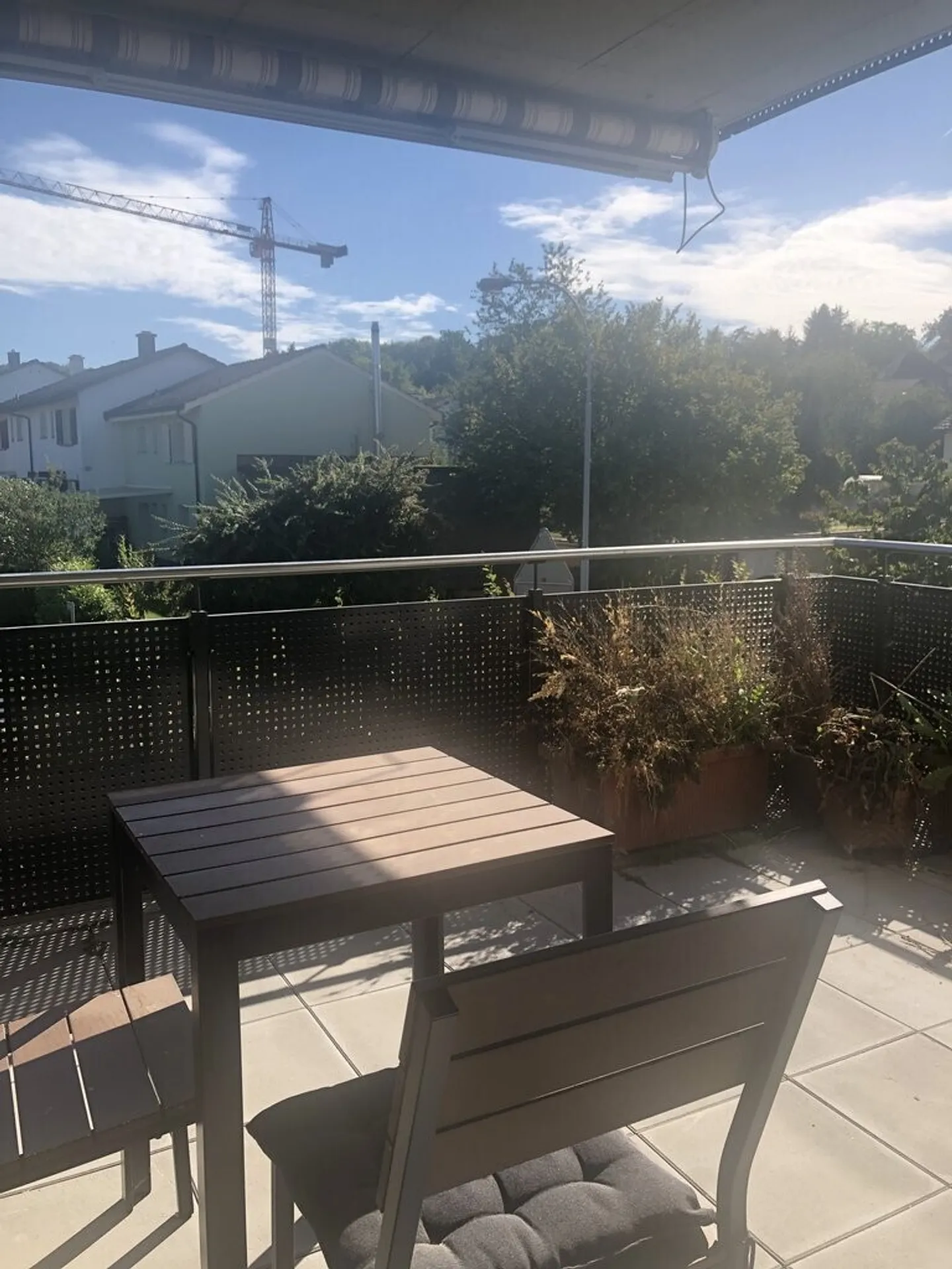 Beautiful living in a quiet residential area - Photo 10 of 10