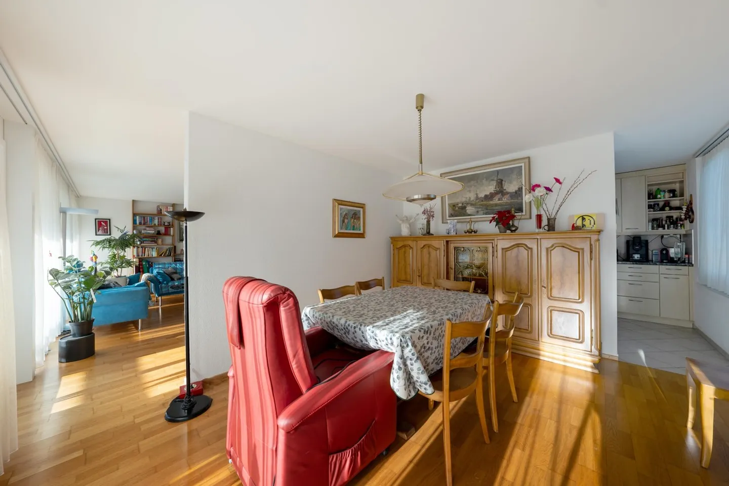 Large condominium in a quiet location including underground parking space! - Photo 3 of 19