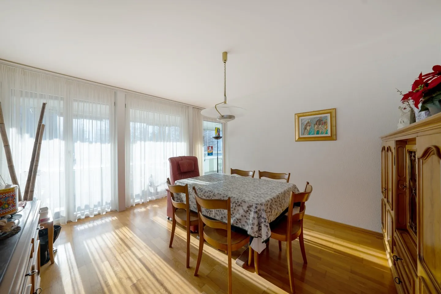 Large condominium in a quiet location including underground parking space! - Photo 4 of 19