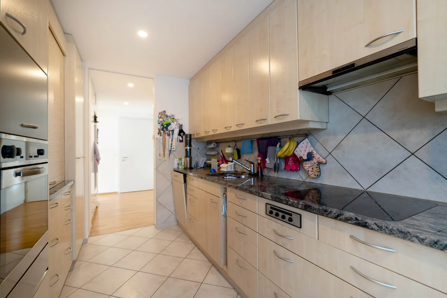 Large condominium in a quiet location including underground parking space! - Photo 6 of 19