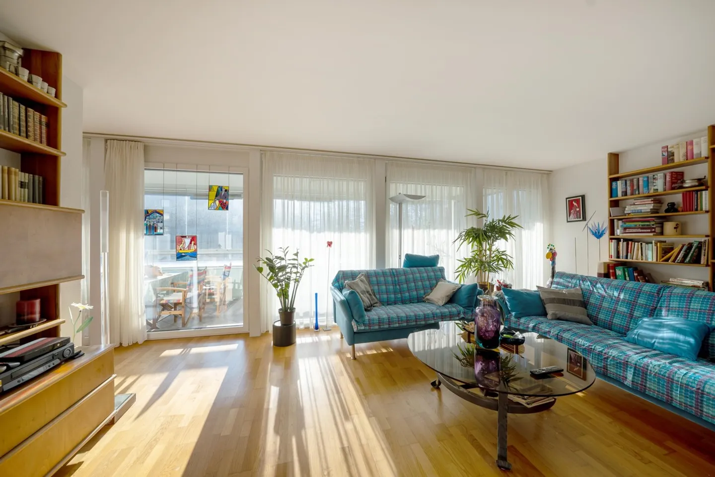 Large condominium in a quiet location including underground parking space! - Photo 8 of 19