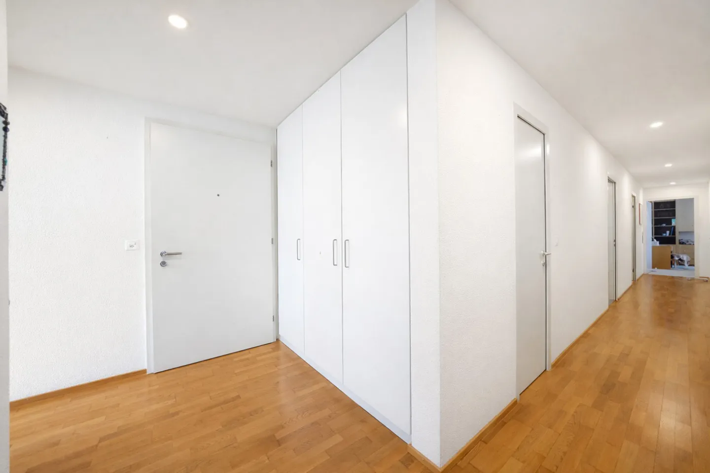 Large condominium in a quiet location including underground parking space! - Photo 13 of 19