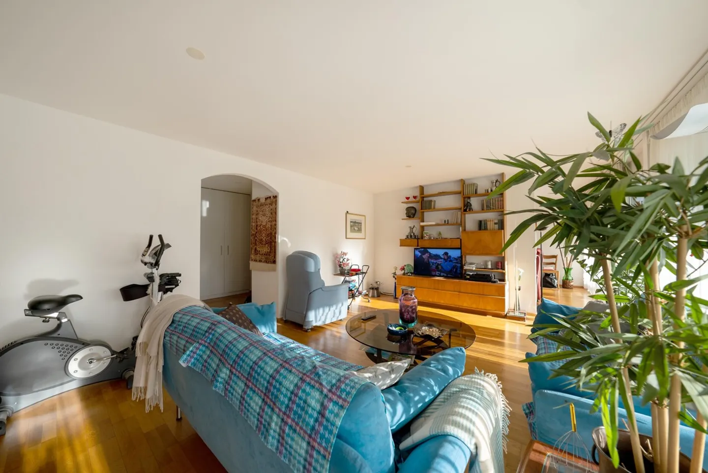 Large condominium in a quiet location including underground parking space! - Photo 10 of 19