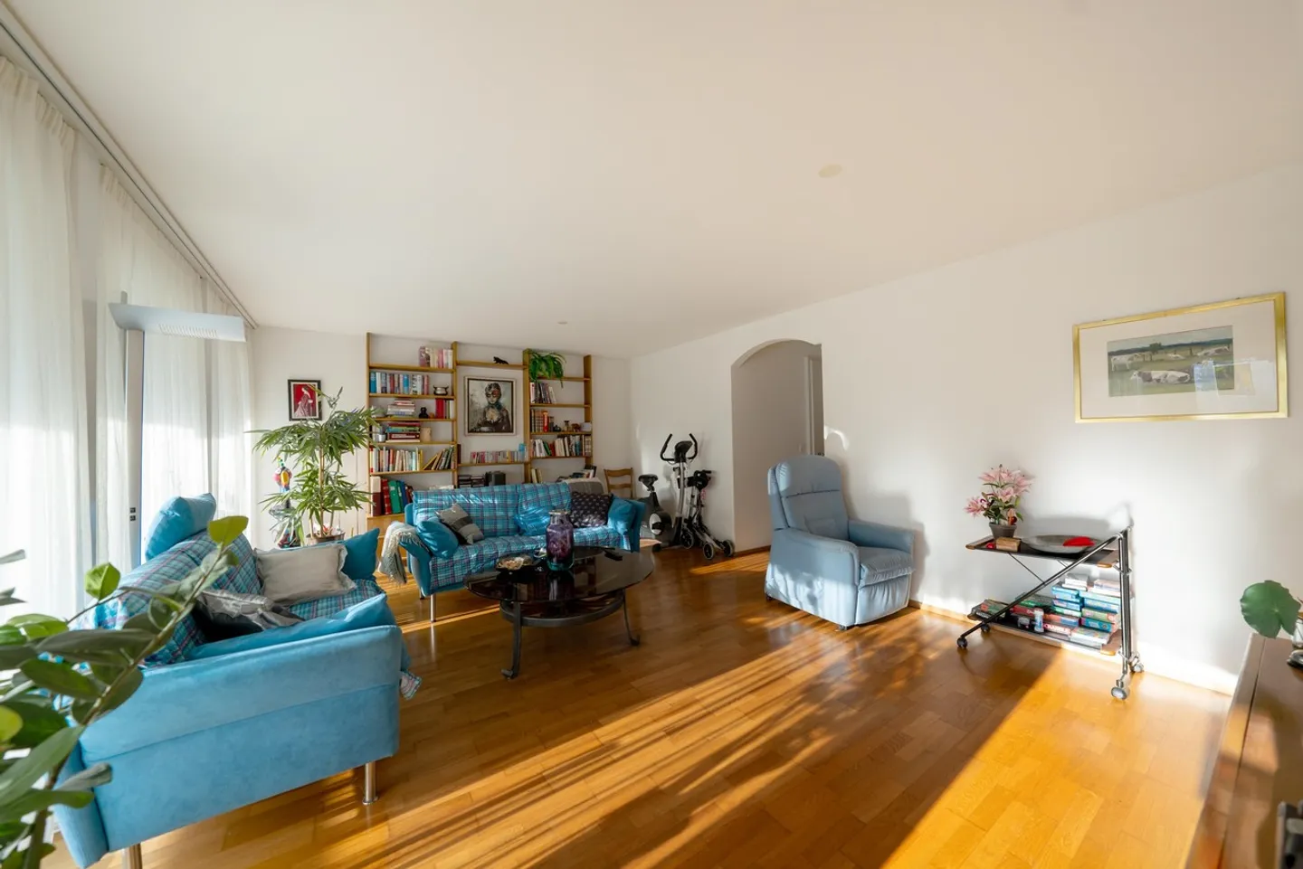 Large condominium in a quiet location including underground parking space! - Photo 11 of 19