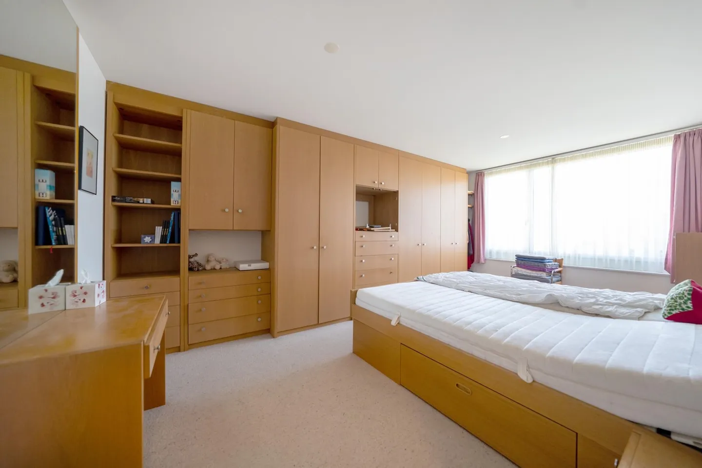 Large condominium in a quiet location including underground parking space! - Photo 17 of 19