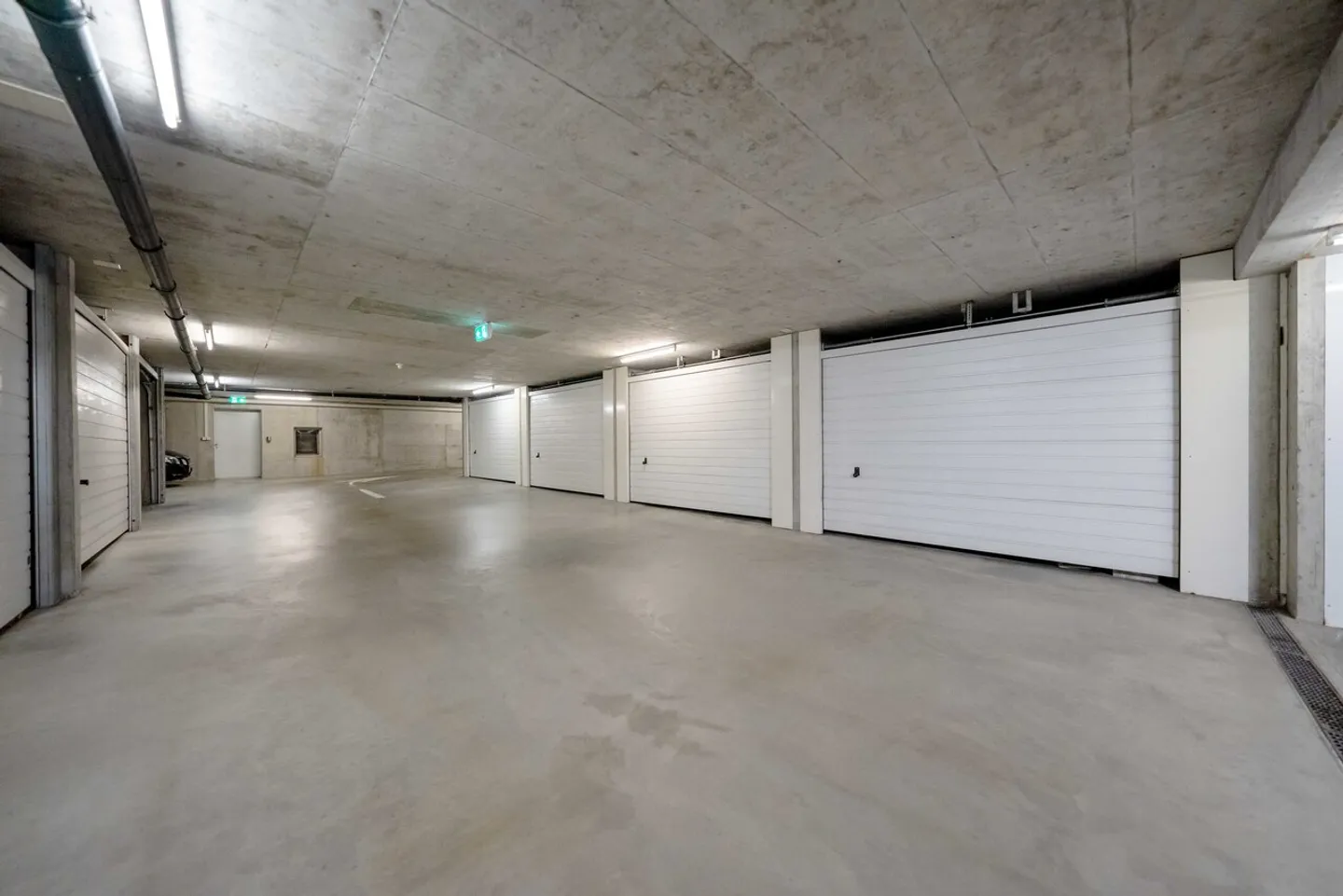 Large condominium in a quiet location including underground parking space! - Photo 19 of 19