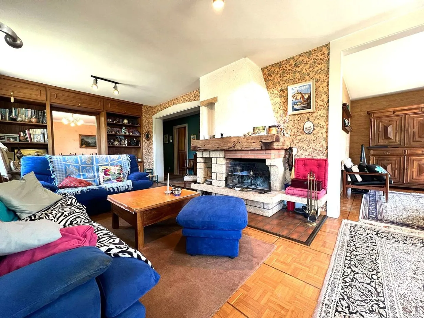 Bella casa unifamiliare con 6,5 stanze / 4 camere da letto / 3 bagni / 1 balcone / grande giardino di 1150m² / 2 garage - Foto 9 di 13