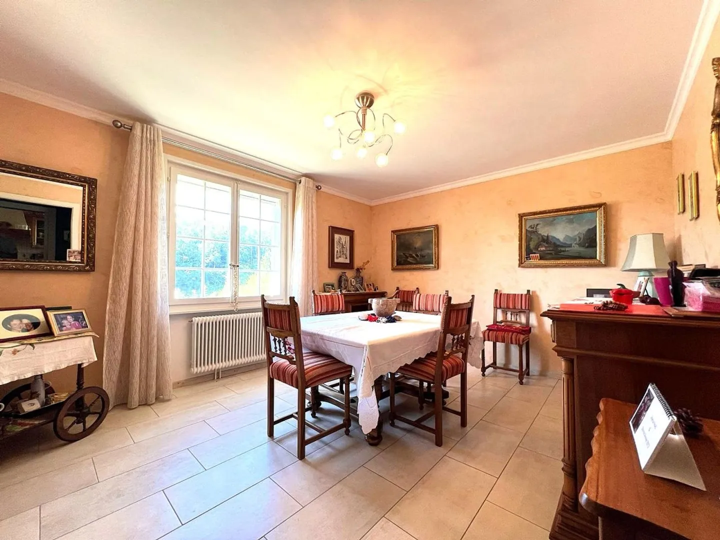 Bella casa unifamiliare con 6,5 stanze / 4 camere da letto / 3 bagni / 1 balcone / grande giardino di 1150m² / 2 garage - Foto 10 di 13