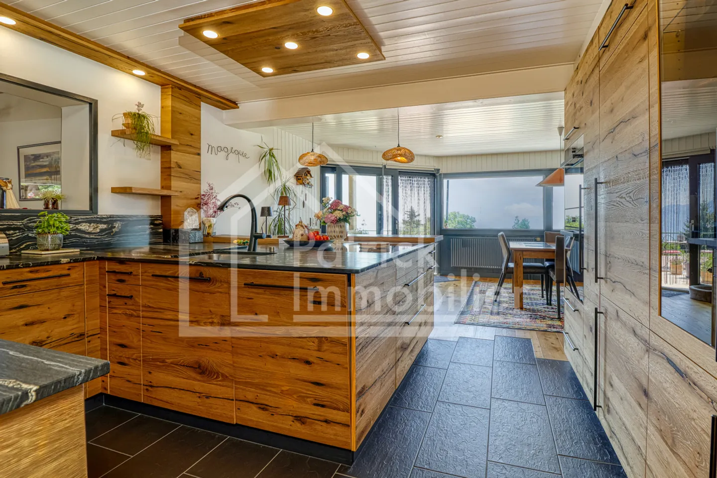 Chalet rénové & modernisé, jardin, piscine et vue lac! - Photo 6 sur 13