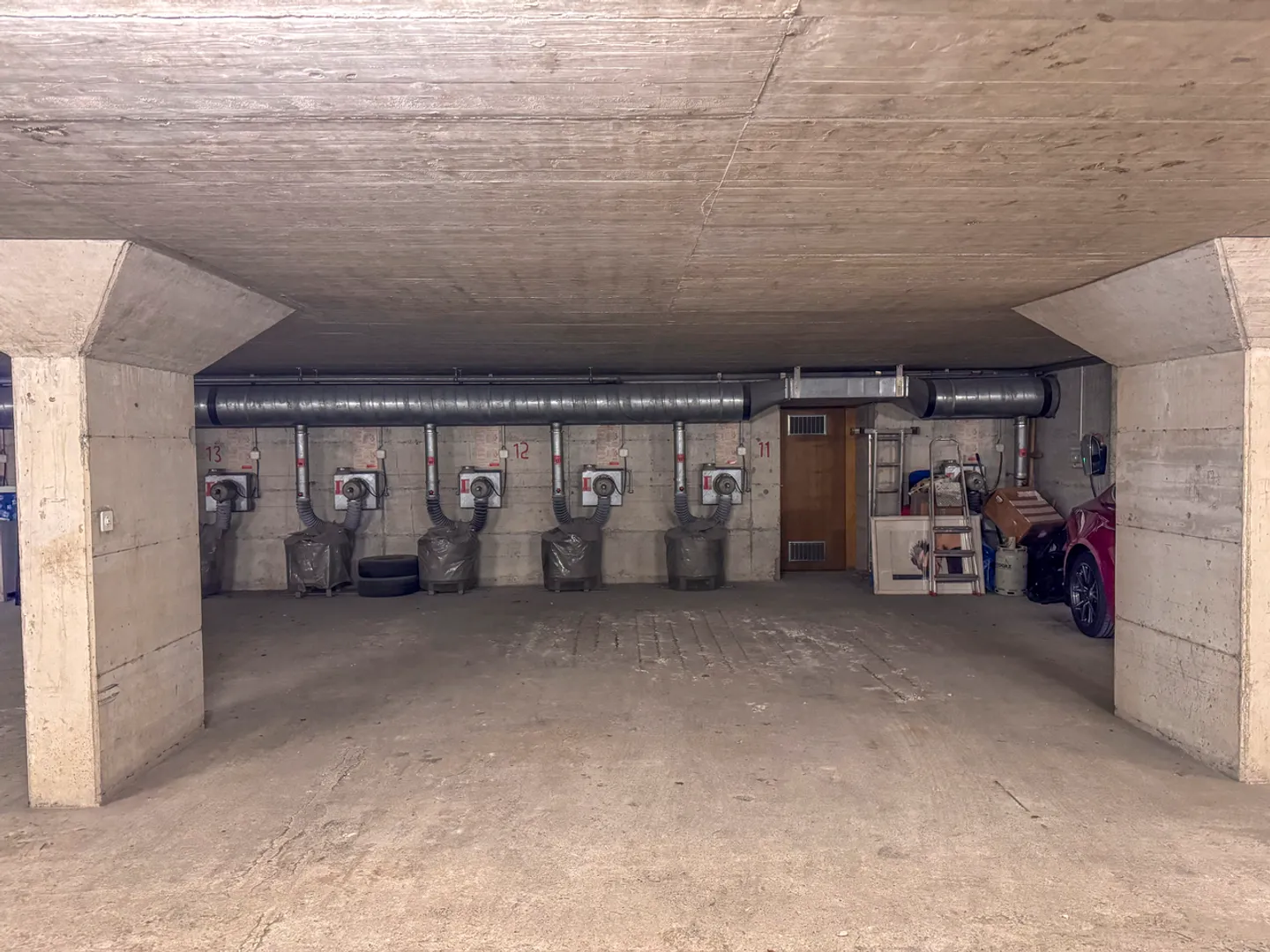 3 posti auto in garage sotterraneo - Monts-de-Corsier - Foto 2 di 8
