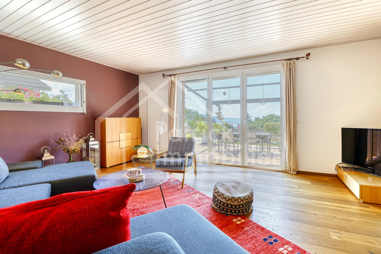 Chalet rénové & modernisé, jardin, piscine et vue lac! - Photo 7 sur 13