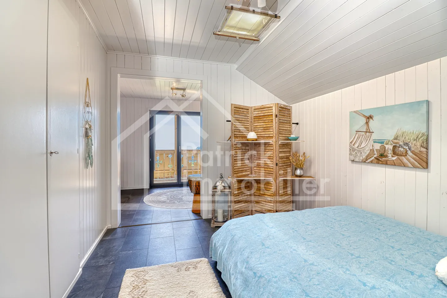 Chalet rénové & modernisé, jardin, piscine et vue lac! - Photo 8 sur 13