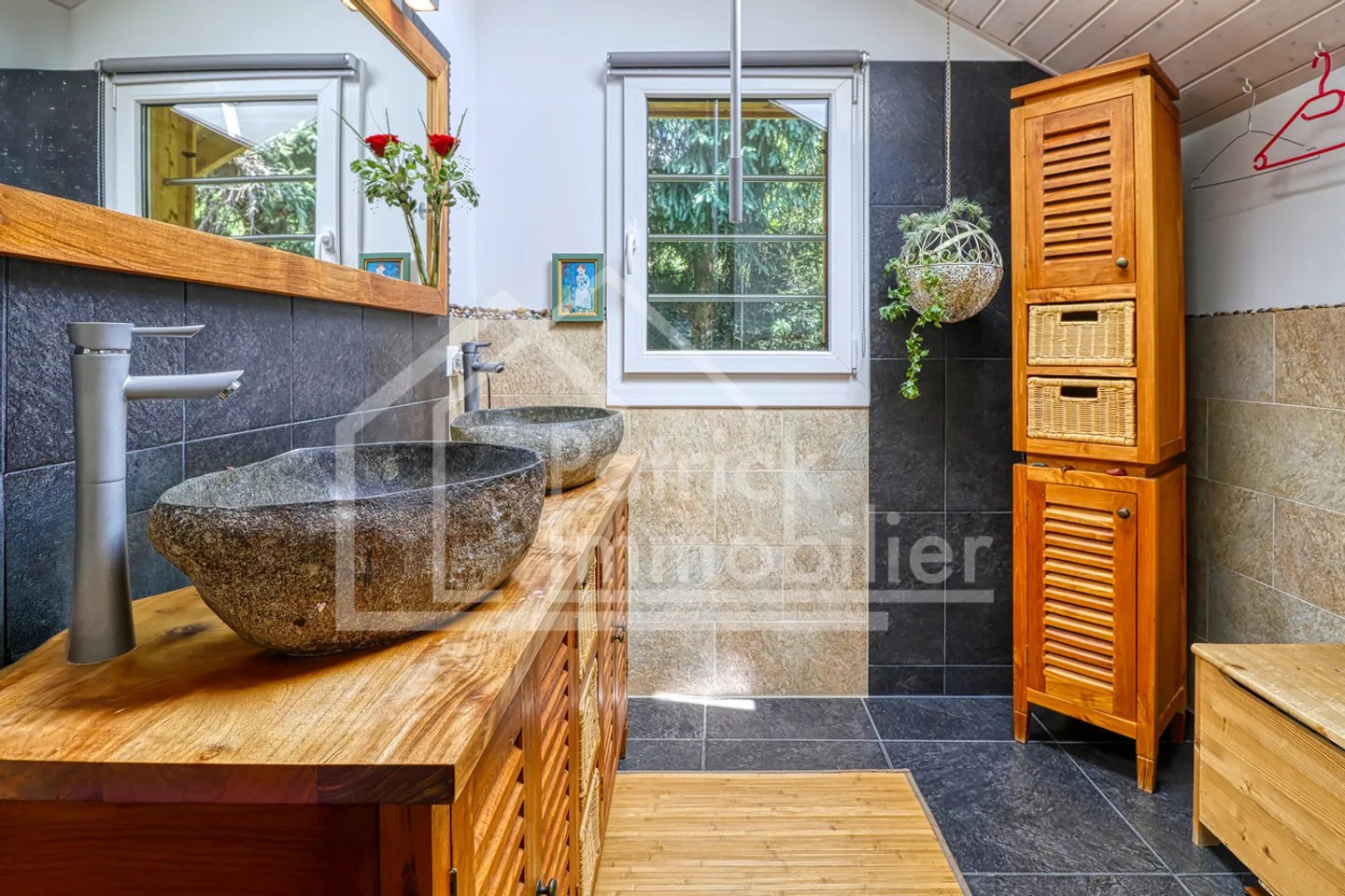 Chalet rénové & modernisé, jardin, piscine et vue lac! - Photo 11 sur 13