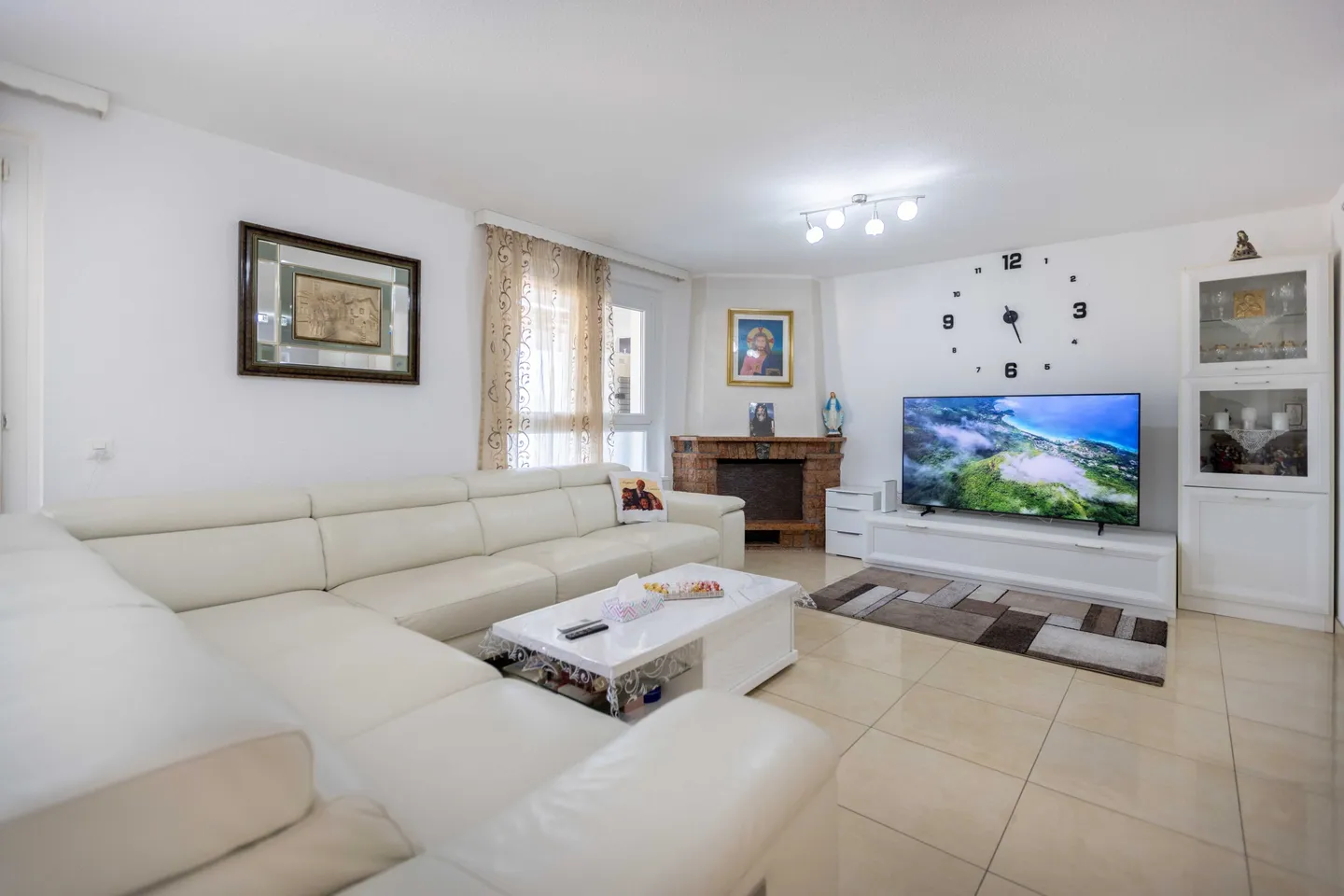 BARGAIN - RENOVATED SEMI-DETACHED VILLA WITH LAKE VIEW IN CANOBBIO - Photo 4 of 9