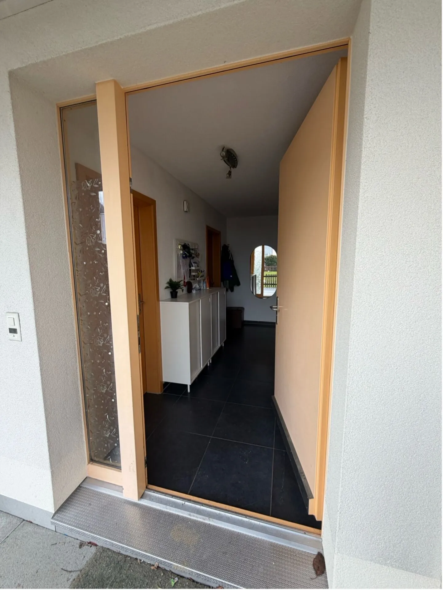 Modern, well-kept terraced house - Photo 2 of 10