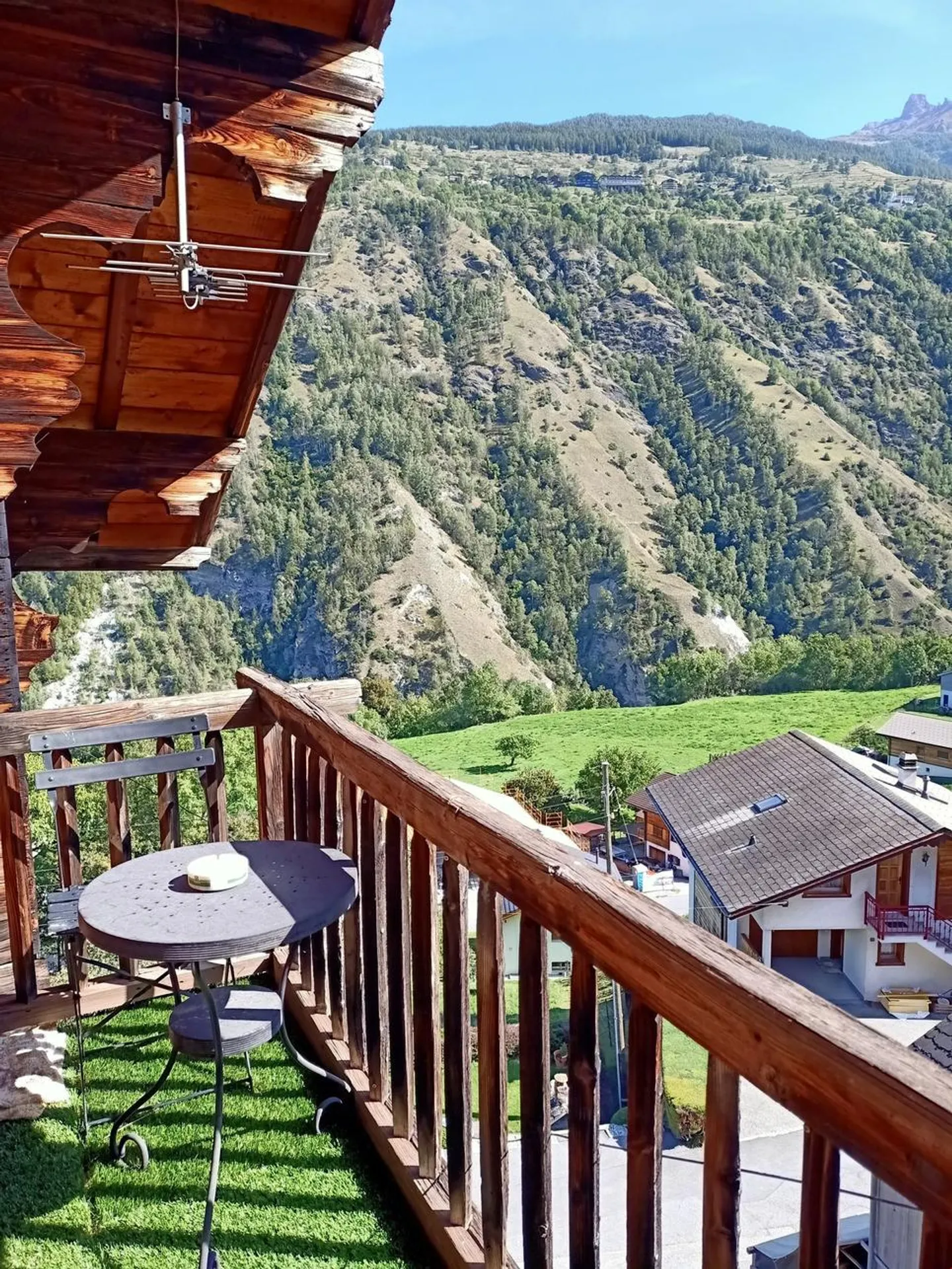 Appartement dans maison historique avec vue imprenable - Photo 3 sur 11