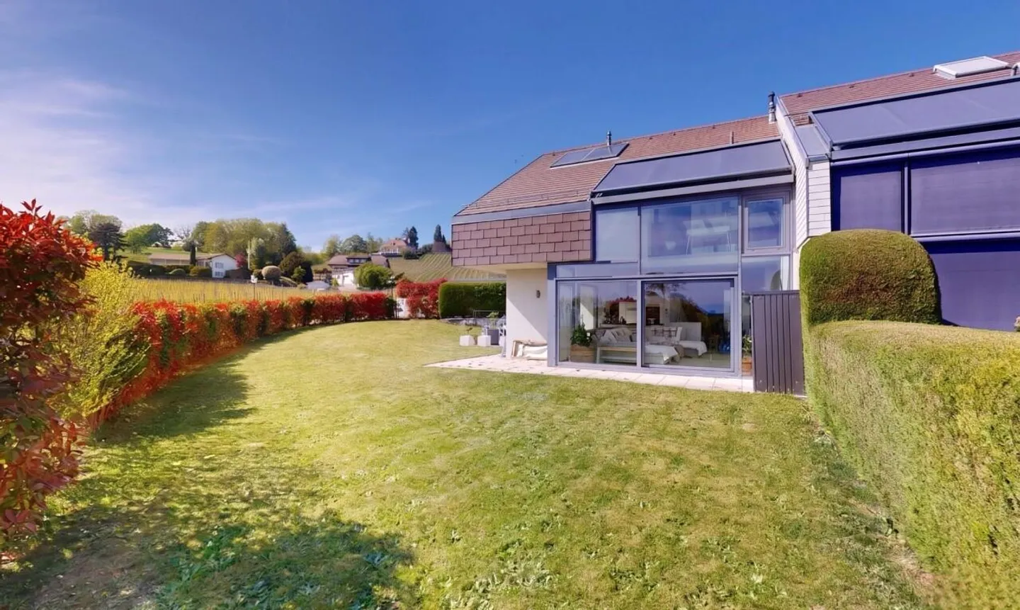 Casa contemporanea con volumi eccezionali e vista sul lago e sulle Alpi - Foto 3 di 11