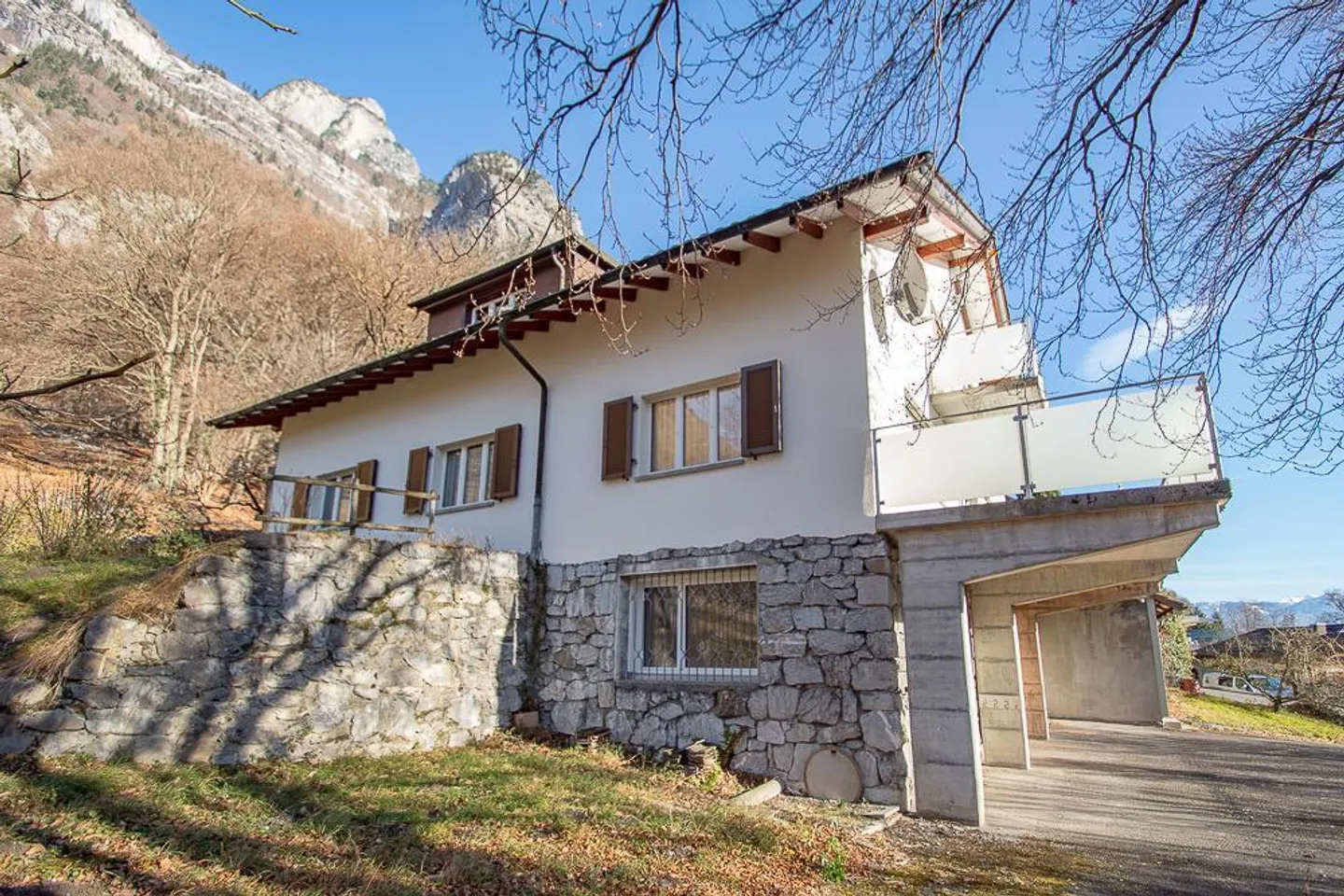 Ampia casa bifamiliare - Foto 1 di 11