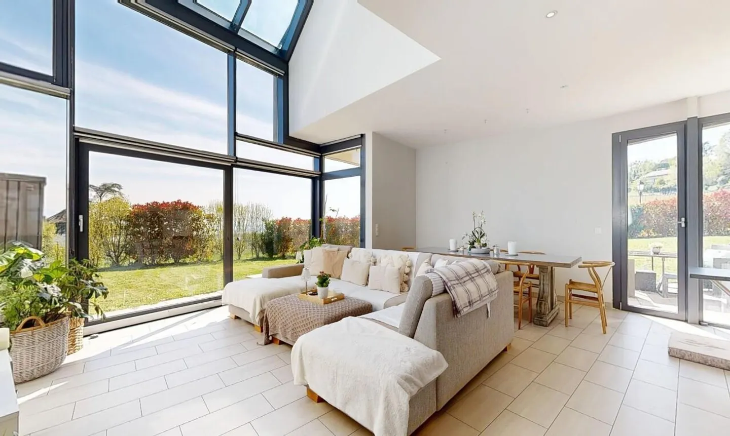 Casa contemporanea con volumi eccezionali e vista sul lago e sulle Alpi - Foto 5 di 11
