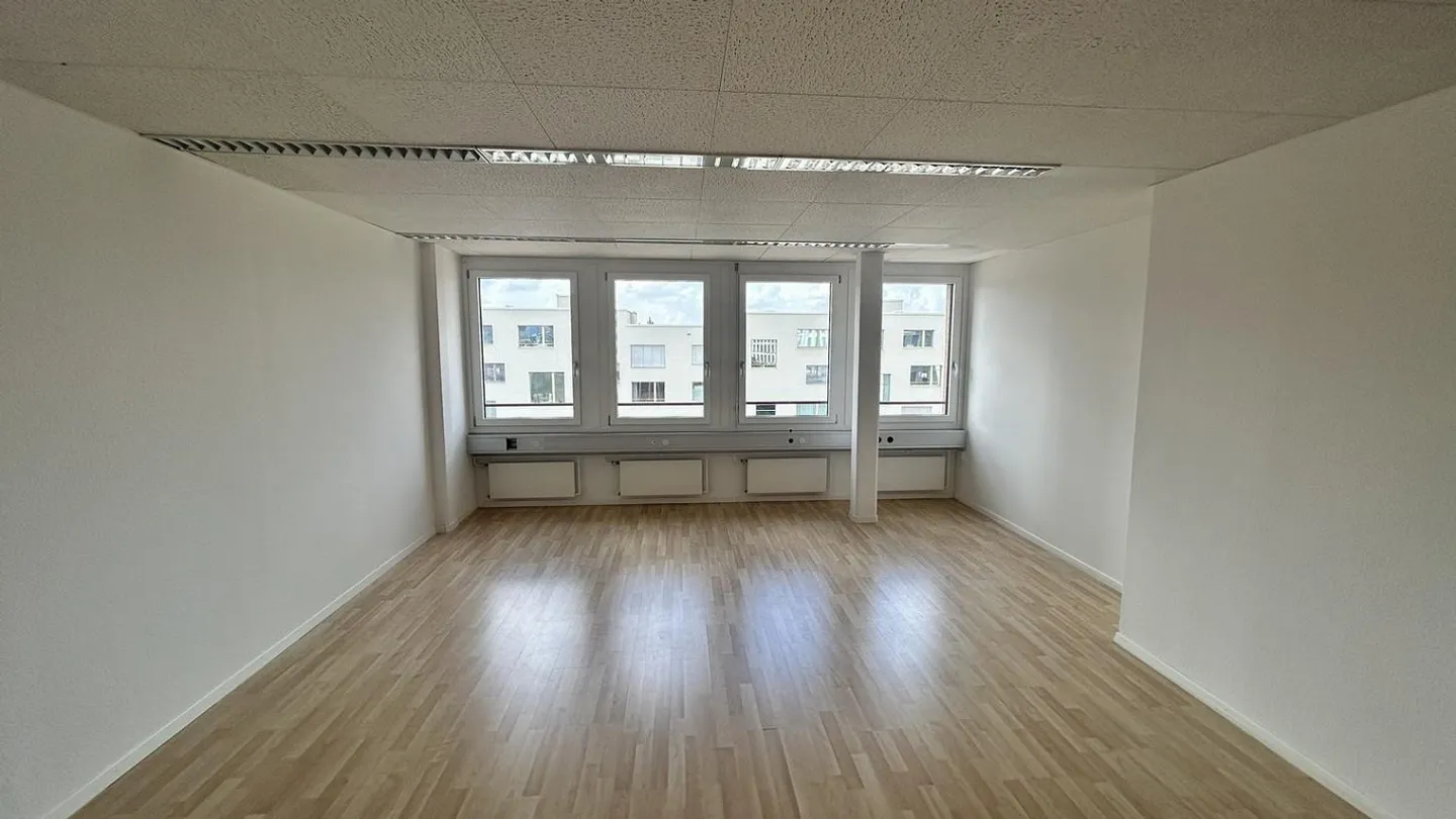 Buoni collegamenti con i mezzi pubblici e stradali: ufficio di 36 m2 - Foto 4 di 8