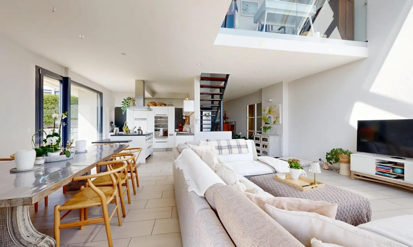 Casa contemporanea con volumi eccezionali e vista sul lago e sulle Alpi - Foto 7 di 11