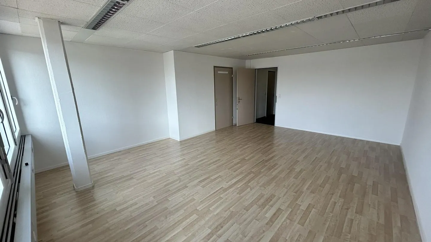 Buoni collegamenti con i mezzi pubblici e stradali: ufficio di 36 m2 - Foto 6 di 8