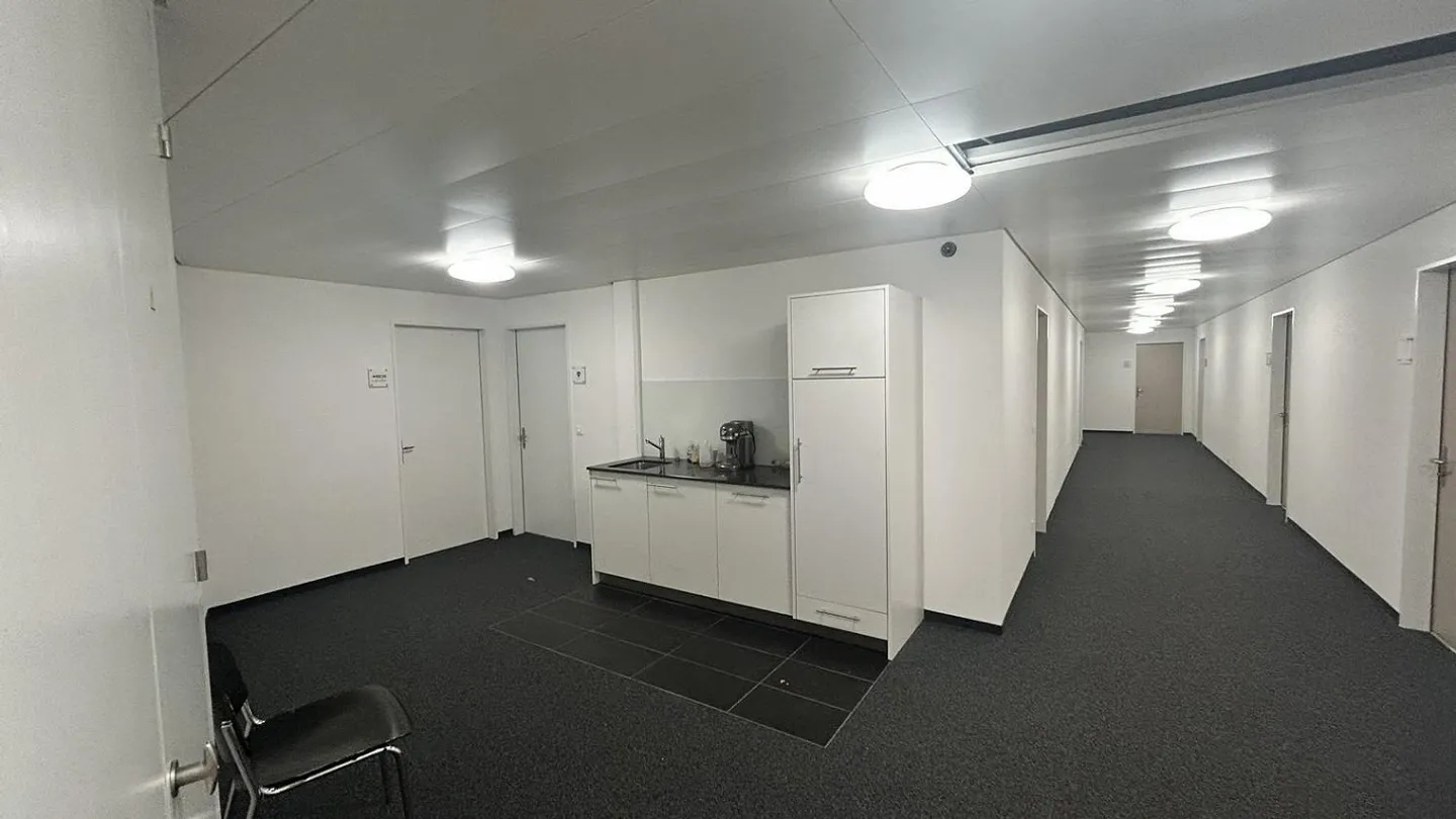 Buoni collegamenti con i mezzi pubblici e stradali: ufficio di 36 m2 - Foto 8 di 8