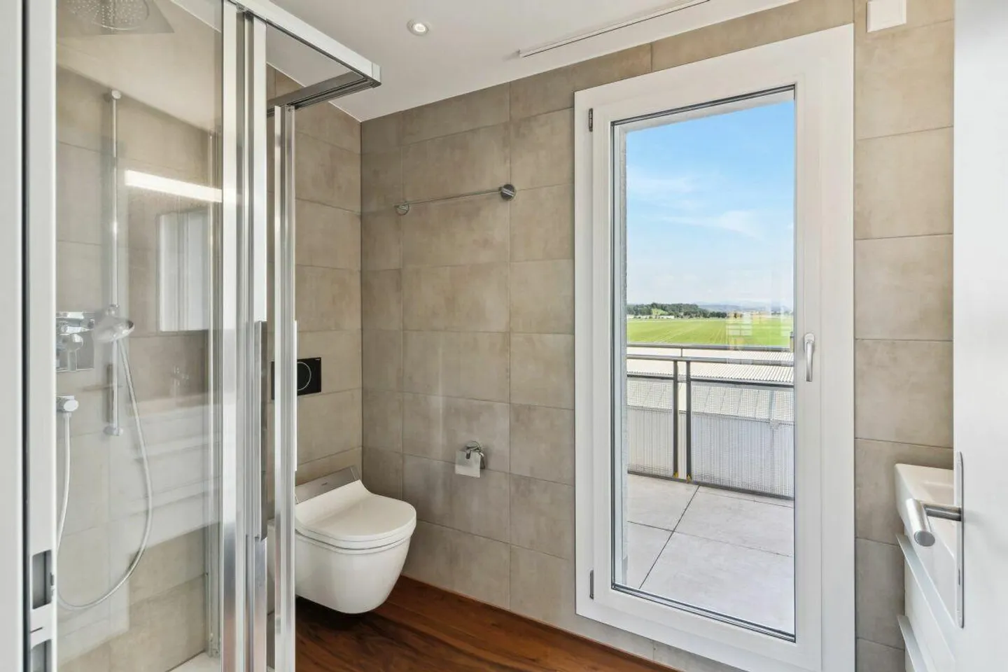 Appartamento attico lussuoso con 4 terrazze, camino e vista panoramica - affitta ora e vivi 1 mese gratis! - Foto 2 di 11