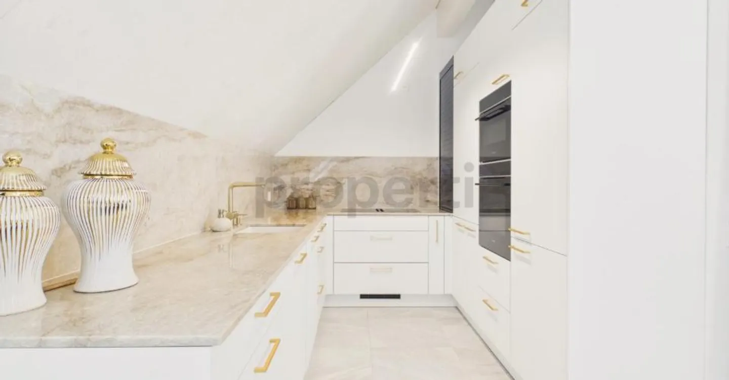 Arrive, feel good, be at home – charming 6.5 room maisonette on two levels - Photo 2 of 11
