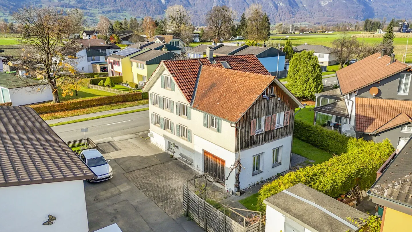 Grosszügiges 8.5-Zimmer-Einfamilienhaus mit viel Platz für die ganze Familie in Haag - Foto 3 von 25