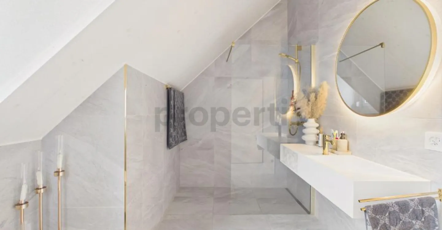 Arrive, feel good, be at home – charming 6.5 room maisonette on two levels - Photo 3 of 11
