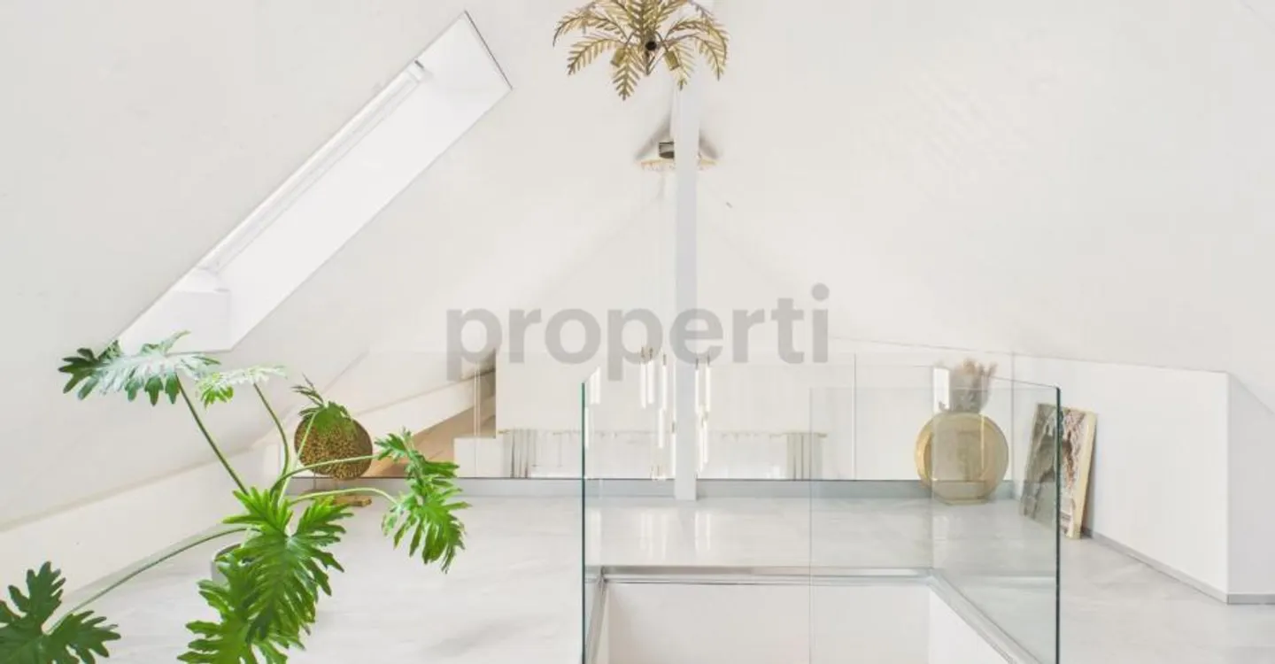 Arrive, feel good, be at home – charming 6.5 room maisonette on two levels - Photo 4 of 11