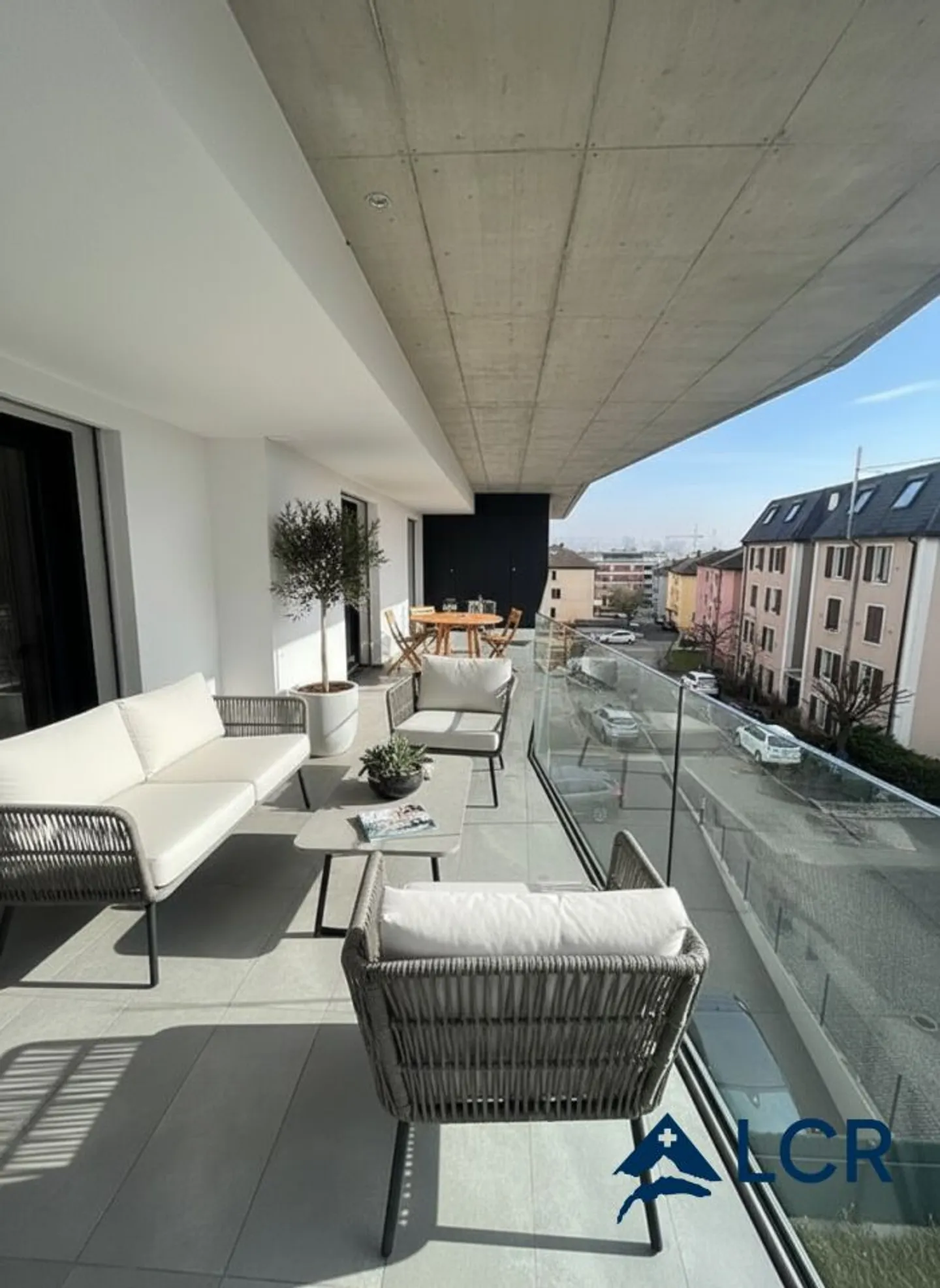 Bellissimo appartamento con 4,5 stanze, balcone e vista lago - Peseux - Foto 1 di 5