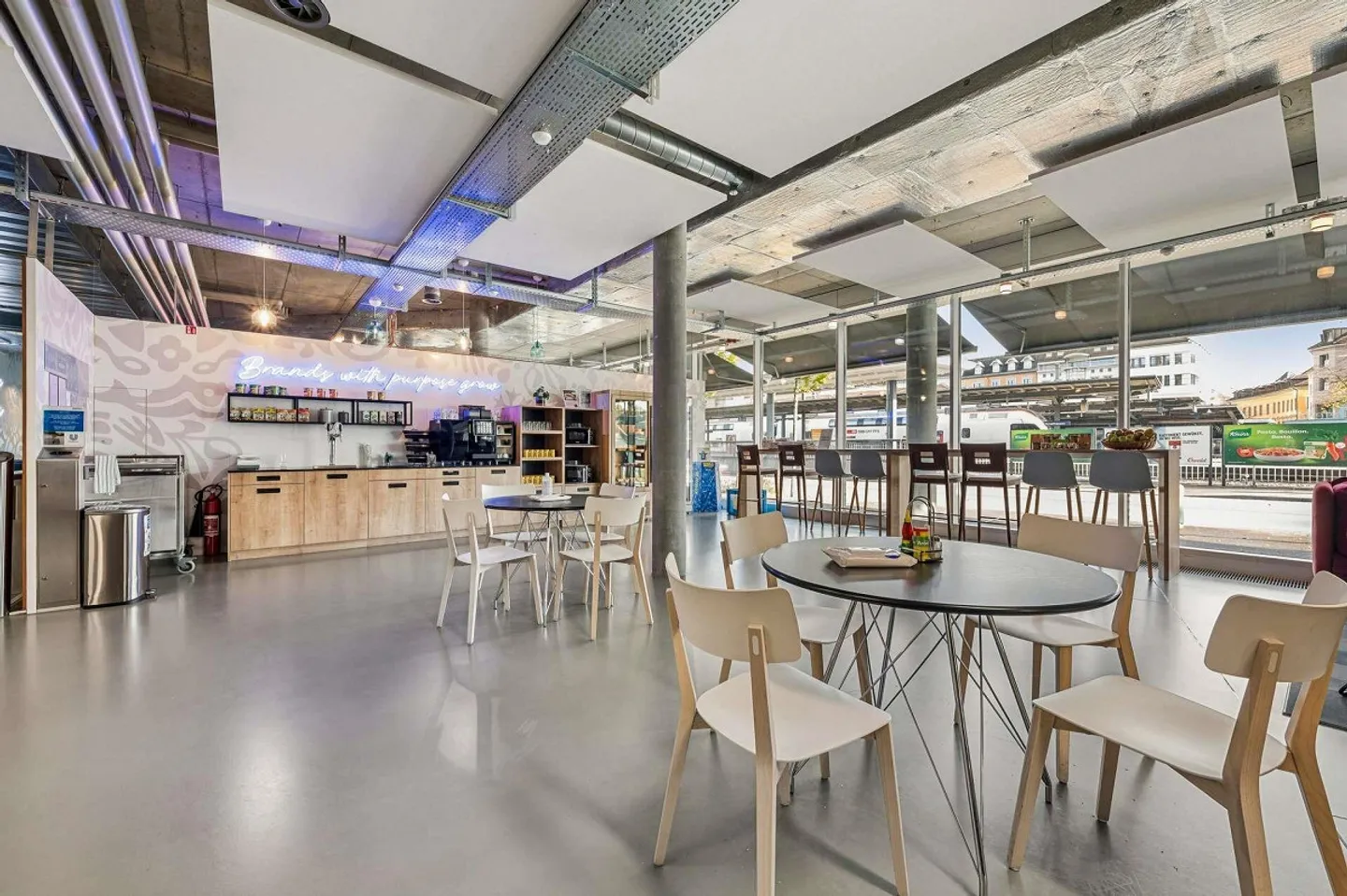 Top developed office/commercial spaces directly at Schaffhausen train station - Photo 4 of 18