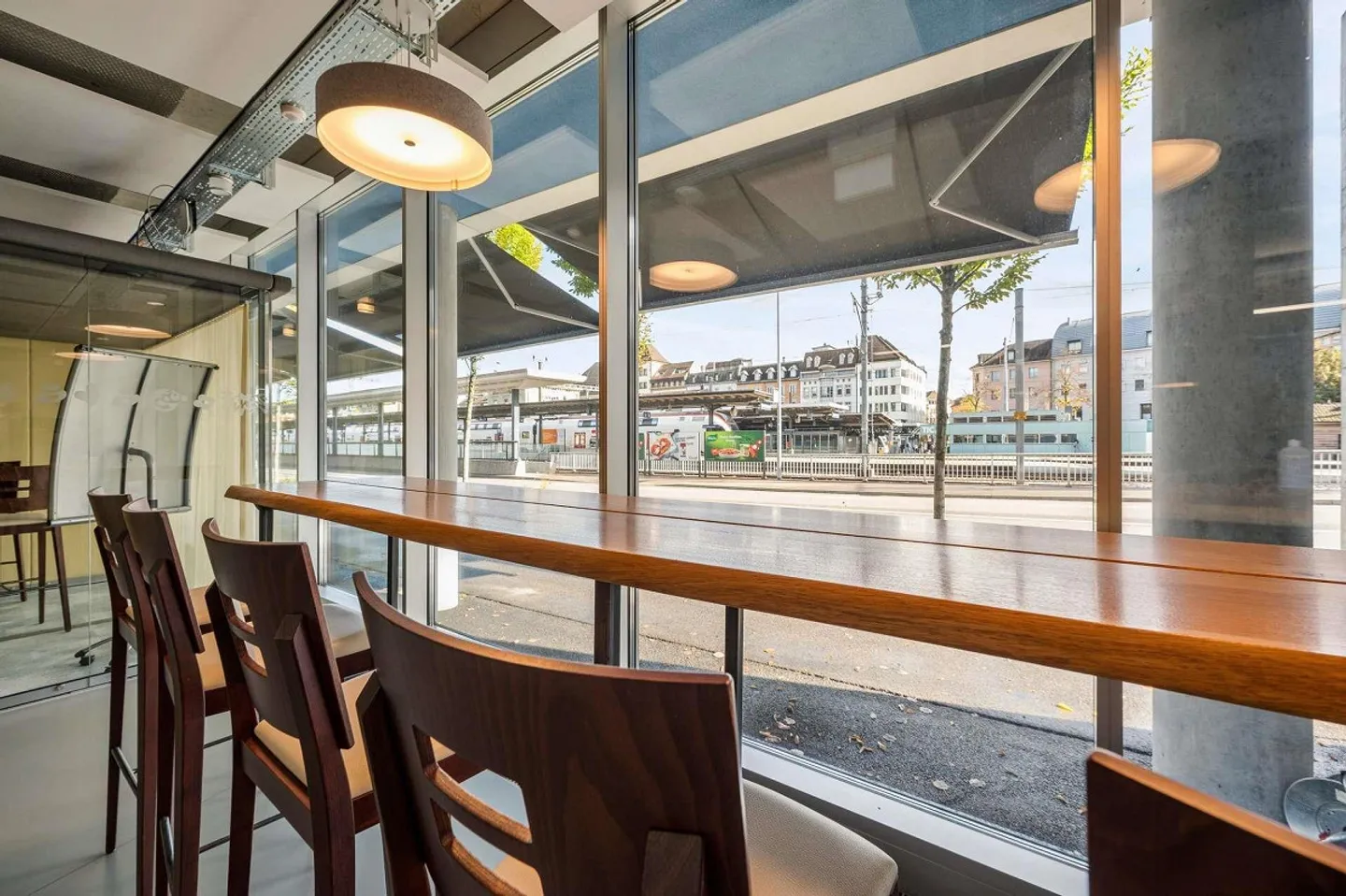 Top developed office/commercial spaces directly at Schaffhausen train station - Photo 9 of 18