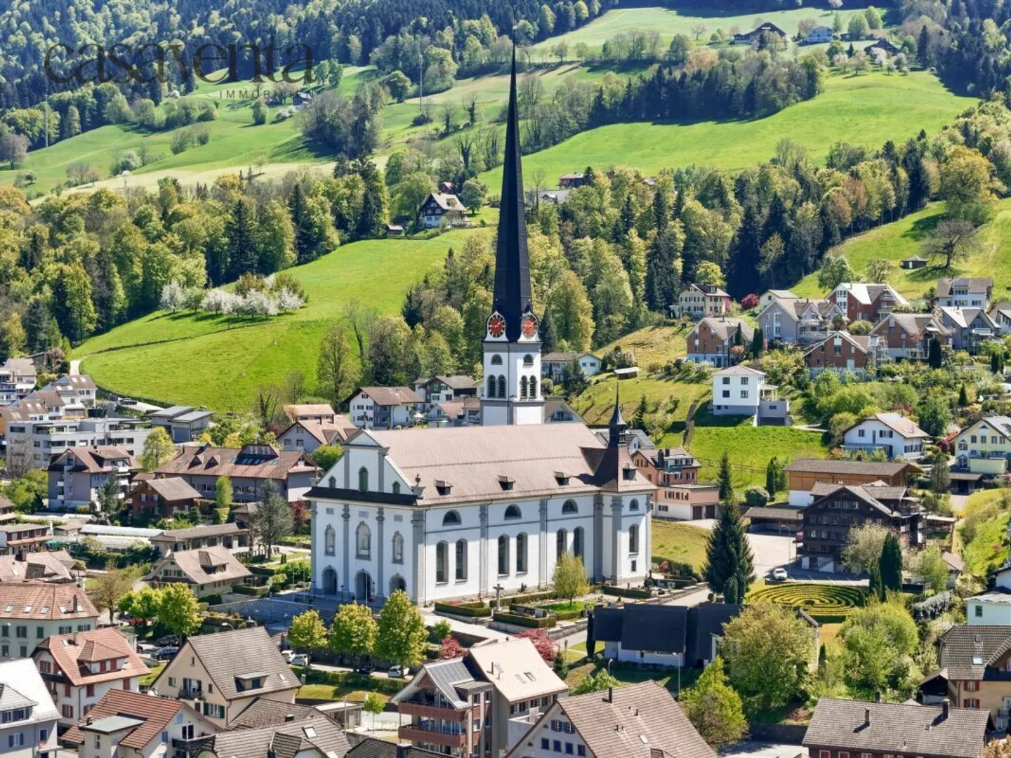 Appartamento attraente di 3,5 stanze con balcone e potenziale - solo 2 minuti dalla S-Bahn - Foto 1 di 20