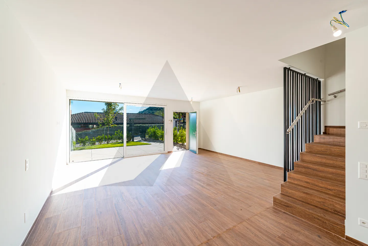 NUOVA VILLA A SCHIERA: UN’OASI DI STILE E BENESSERE - Foto 4 di 22