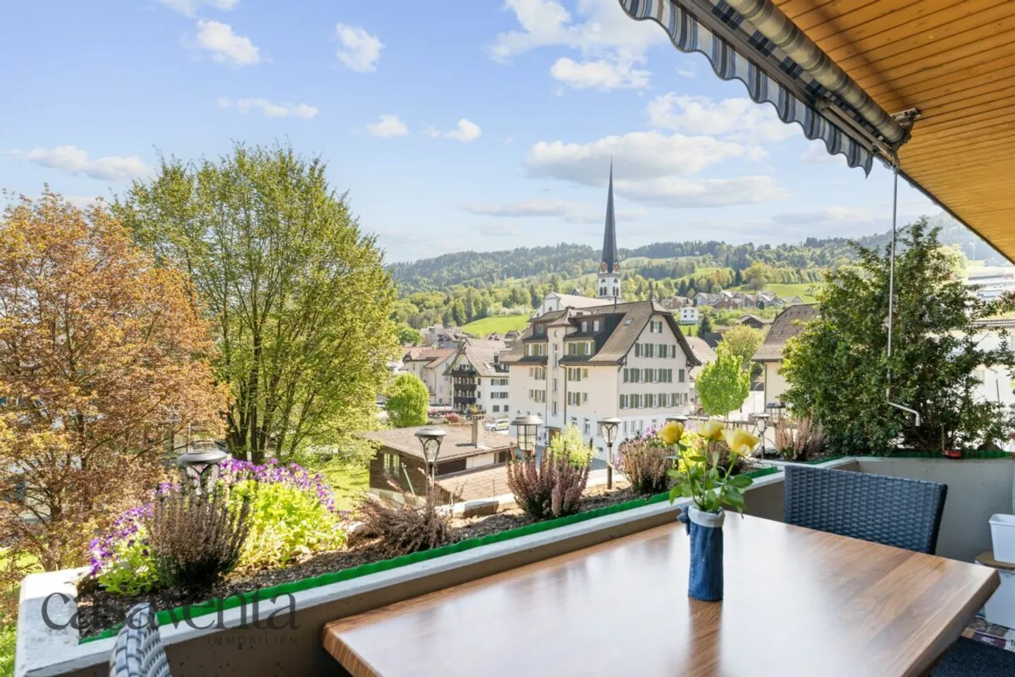 Appartamento attraente di 3,5 stanze con balcone e potenziale - solo 2 minuti dalla S-Bahn - Foto 2 di 20